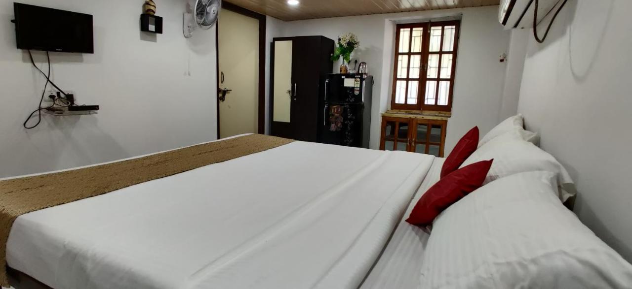 Hotel Mj Beach Resort Baga Bagian luar foto