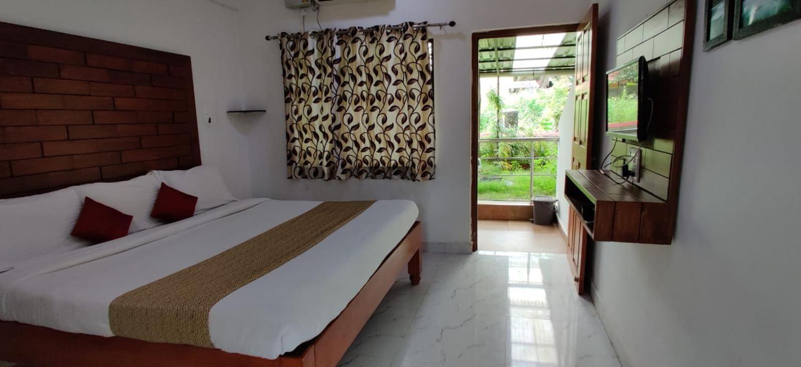 Hotel Mj Beach Resort Baga Bagian luar foto