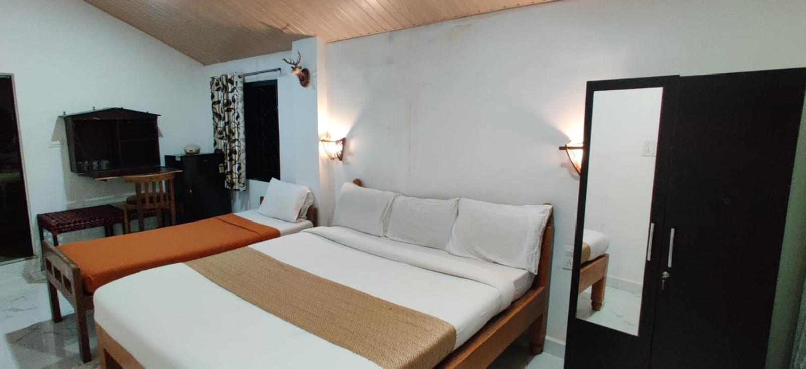Hotel Mj Beach Resort Baga Bagian luar foto