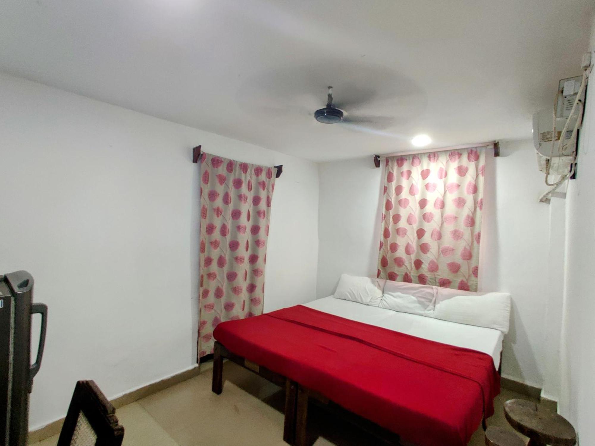 Hotel Mj Beach Resort Baga Bagian luar foto