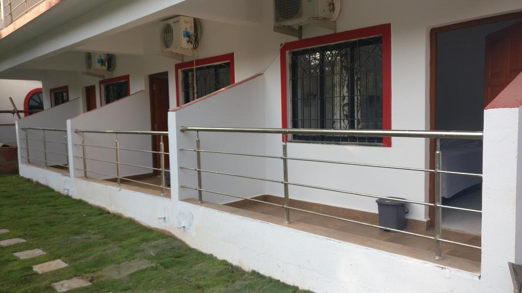 Hotel Mj Beach Resort Baga Bagian luar foto