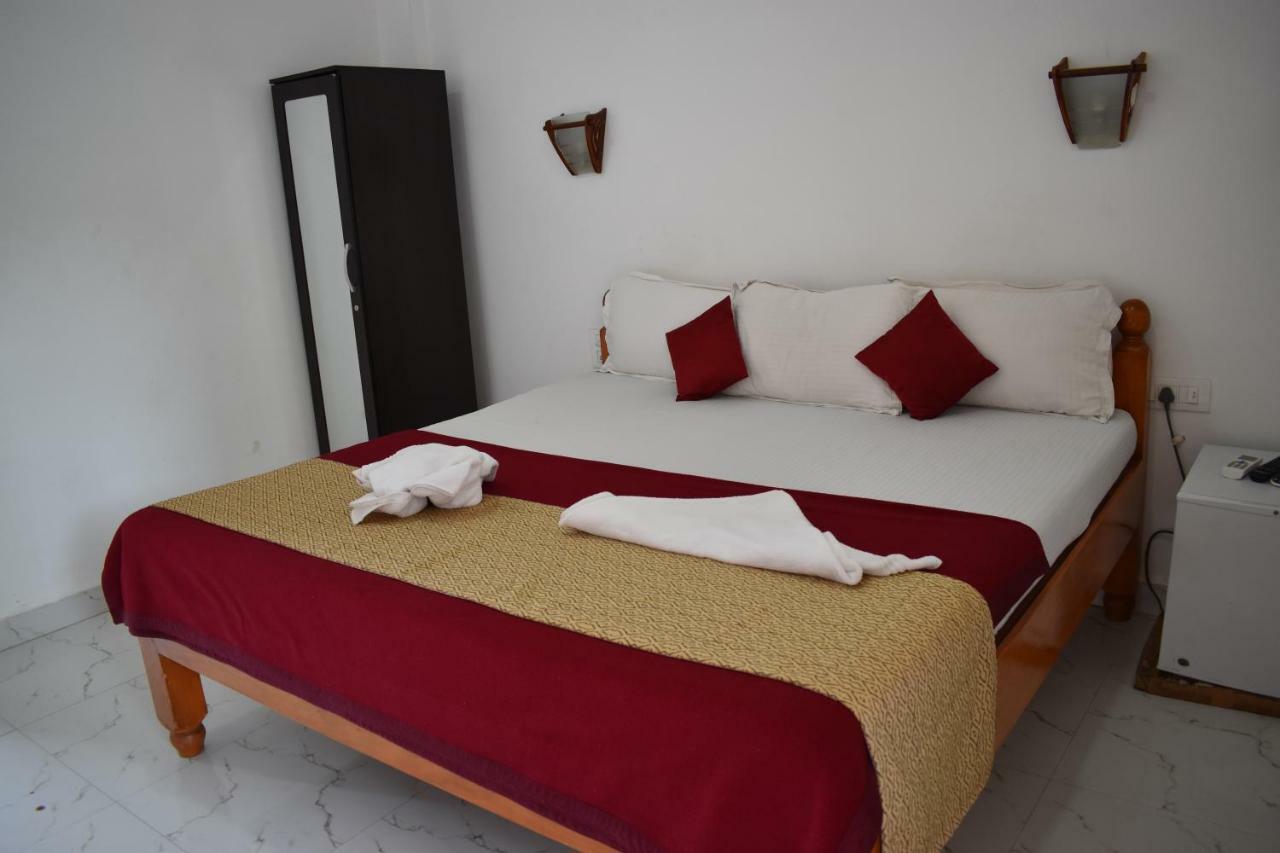 Hotel Mj Beach Resort Baga Bagian luar foto