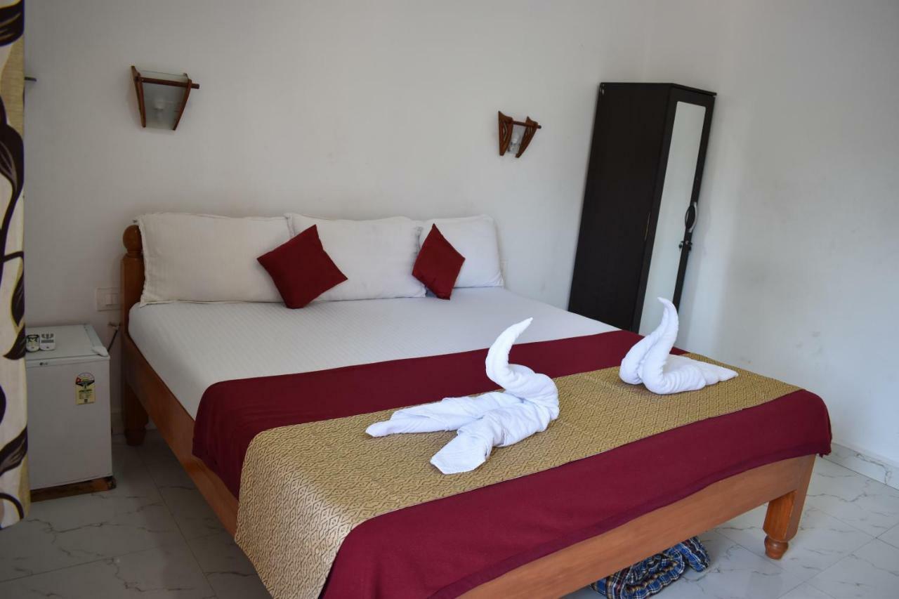 Hotel Mj Beach Resort Baga Bagian luar foto