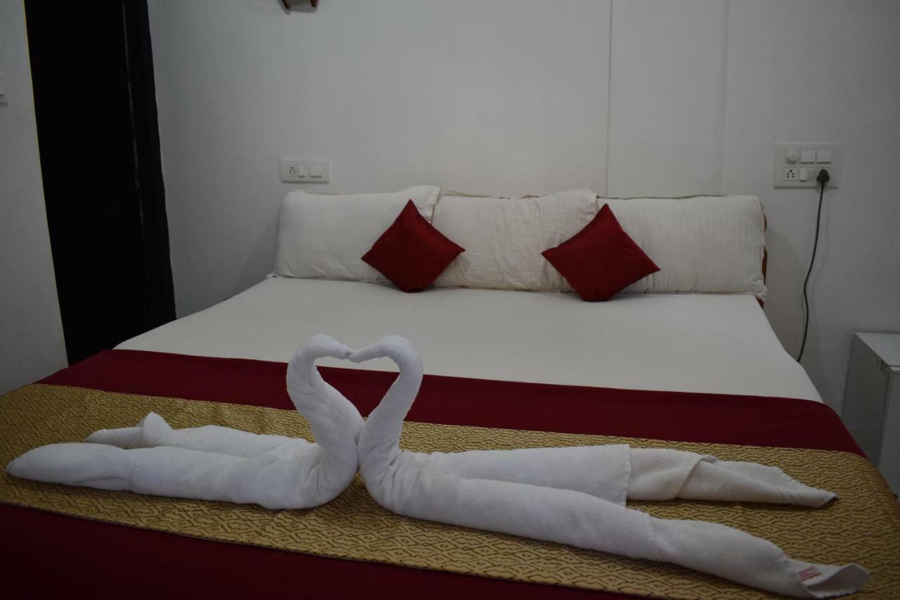 Hotel Mj Beach Resort Baga Bagian luar foto