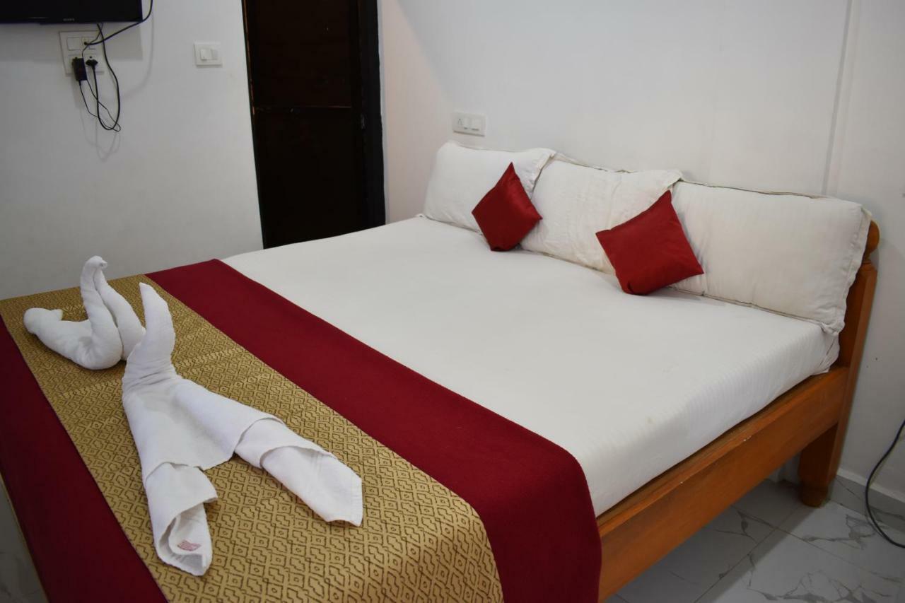 Hotel Mj Beach Resort Baga Bagian luar foto