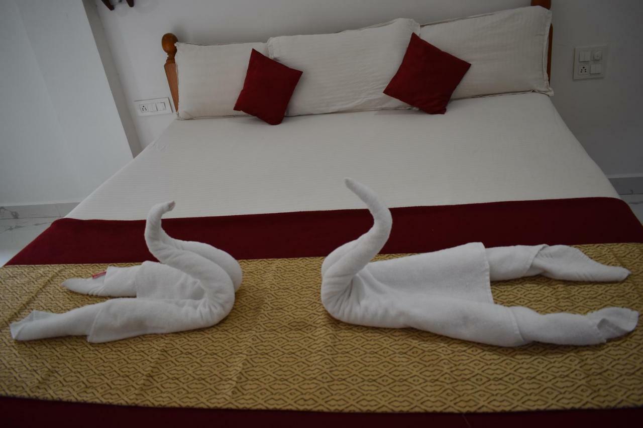 Hotel Mj Beach Resort Baga Bagian luar foto